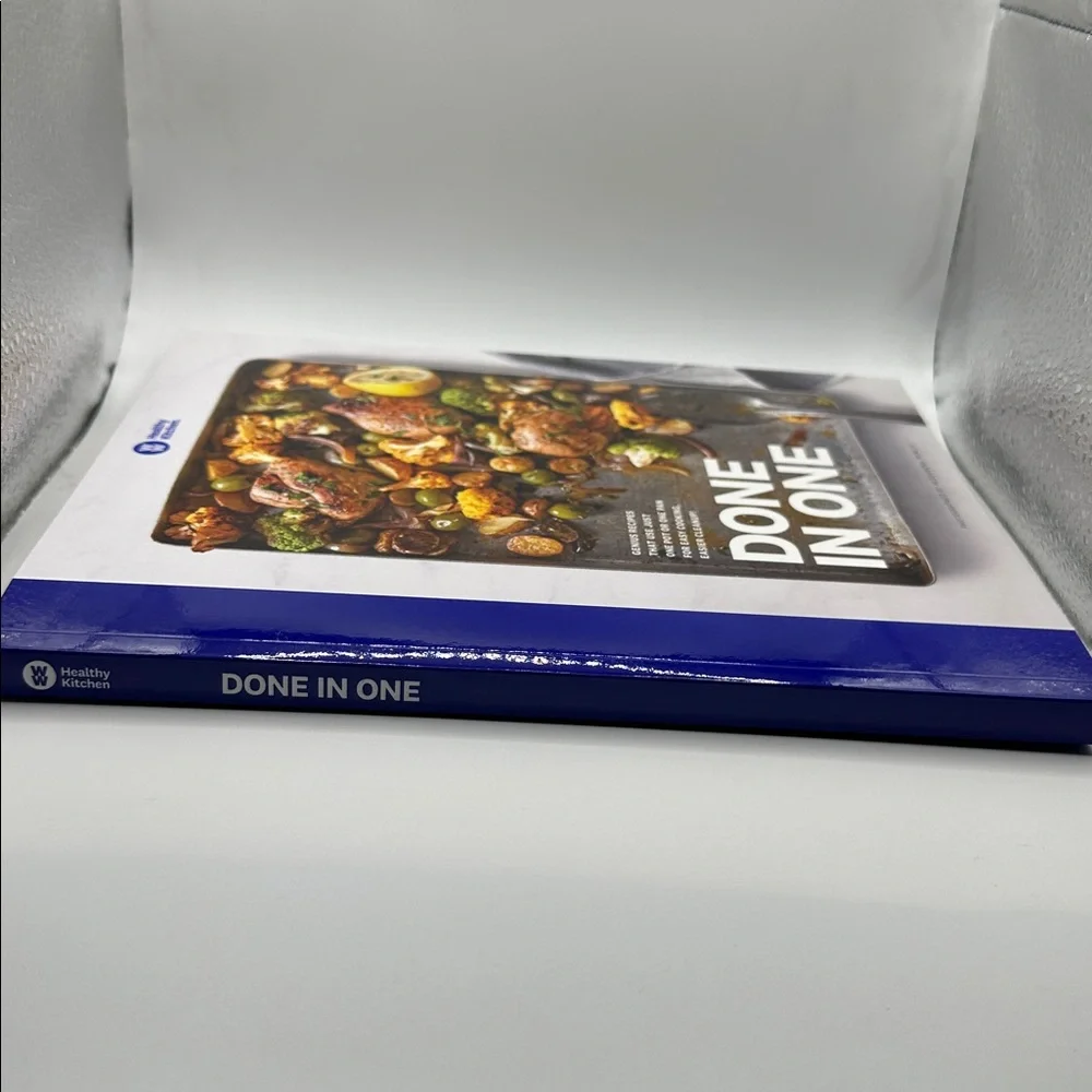 Weight Watchers Healthy Kitchen Done in One Cookbook Copyright 2020 Pre-owned